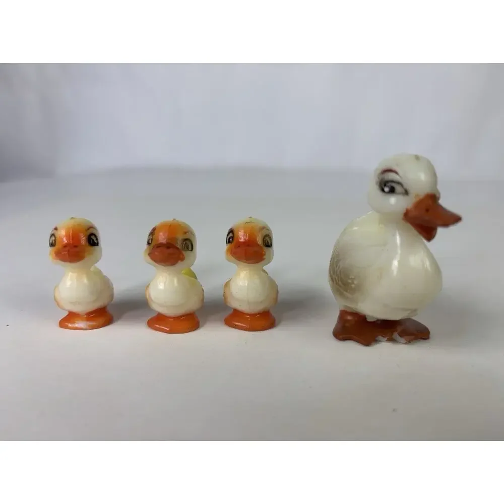 Vintage Wilton Hong Kong Ducks Cake Topper Spring Ducklings Plastic Miniature